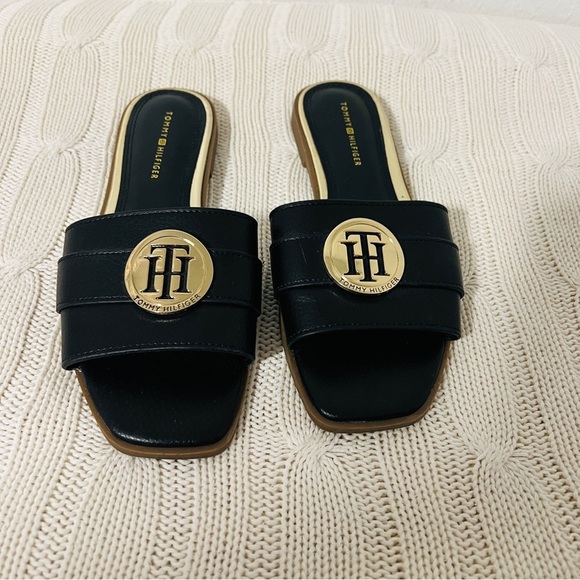 Tommy Hilfiger Women’s Size 5.5M Black Slip On Flats with Center Gold Logo EUC - Picture 2 of 5